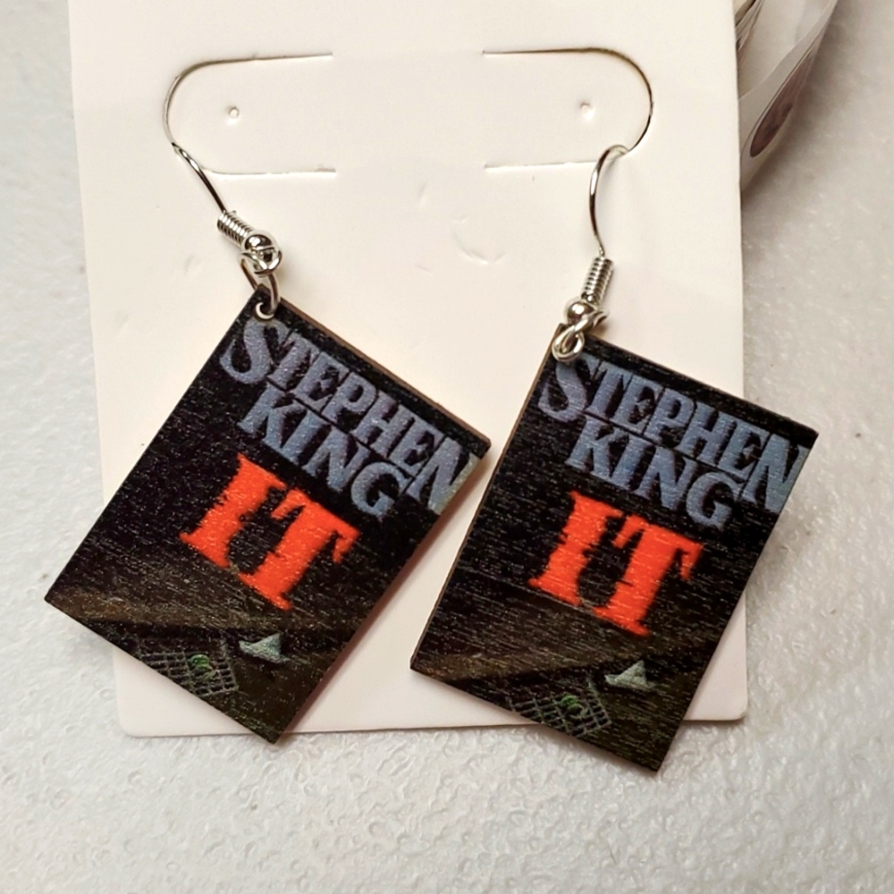 ❤️STEPHEN KING IT (PENNYWISE CLOWN BOOK) DANGLE HALLOWEEN HORROR MOVIE EARRING